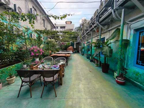 lotus-eatery-outside.